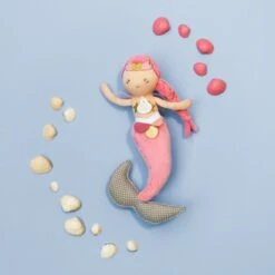 Doudou Et Compagnie - Demoiselle Sirène Taïssa Rose -Boutique De Poupées demoiselle20sirene20taissa20rose 1